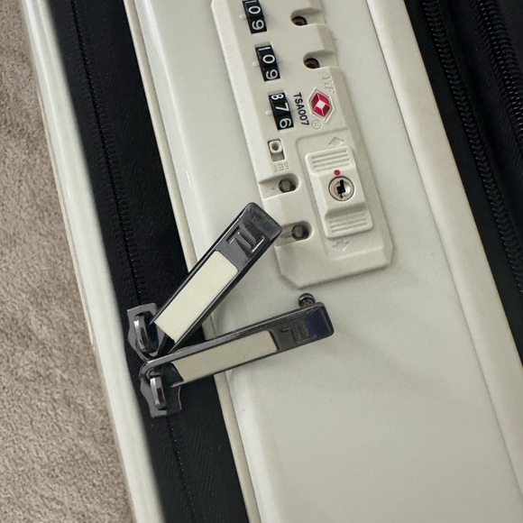Porsche Design White Luggage - Picture 13 of 14